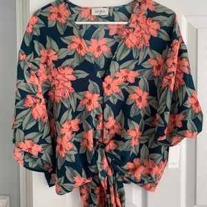 ❤️RED DRESS BOUTIQUE Front tie floral blouse
